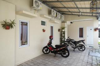 RedDoorz Plus near RS JIH Solo - Solo - 2