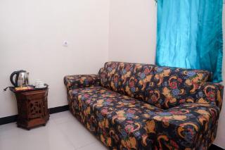 RedDoorz Syariah near Flyover Palur - Karanganyar - 5