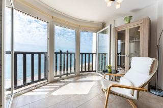 Spectacular Sea views parking and pool - 9