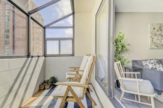 Roomy Top Floor at Stampede w Free Parking and AC - 7