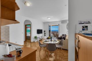 Newly renovated apartment with a beautiful sea view Emili - Promajna - 1