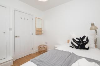 Super King Bed Free Parking Alexa Garden Patio BBQ Sleeps 6 - Avonmouth - 6