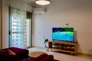 Lovely 2 bedroom condo with free parking - Vlorë - 6