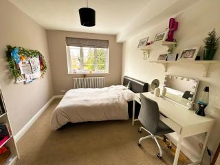 Three bedroom house with large garden a short stroll from Richmond's riverside pubs and restaurants - 3