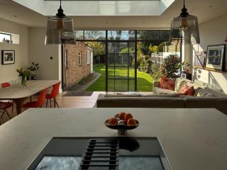 Three bedroom house with large garden a short stroll from Richmond's riverside pubs and restaurants - 8
