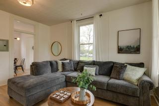 Modern Family Home in Mason with Backyard and Fire Pit - Mason - 5