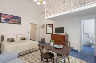 The Charming Suites - Sorrento - 7