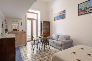 The Charming Suites - Sorrento - 5