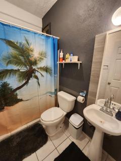 Lovely studio apartment with balcony AC & wi-fi, minutes from downtown! - Zihuatanejo - 9