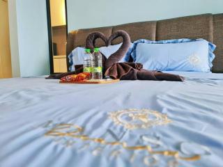 AmazingSkyBlueSuite•OwnBathtub - Malaca - 0