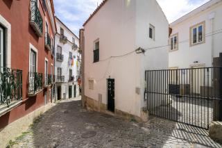 WHome Alfama 2-Bed Minimalist Retreat for Digital Nomads & Remote Workers - Lissabon - 5