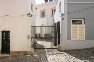 WHome Alfama 2-Bed Minimalist Retreat for Digital Nomads & Remote Workers - Lissabon - 4