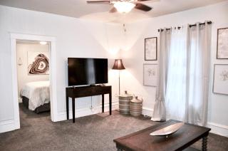 Downtown 1 Bedroom Charmer - Walk, Bike, Enjoy!! - 7
