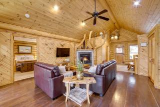 Rustic Tustin Cabin on 7 Acres with Fire Pit and Porch - 6