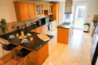 Large 4-bed house for up to 7 guests w 2x parking - Oxford - 1