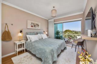 Luxury Villa in Serene Location with Pool & Private Garden - Quarteira - 7