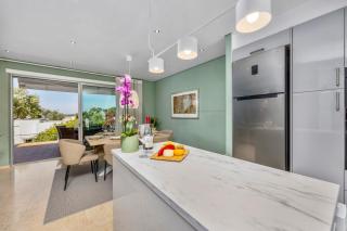 Luxury Villa in Serene Location with Pool & Private Garden - Quarteira - 3