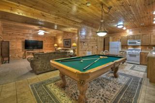 Family Friendly Cabin On A Creek With Large Yard - Blue Ridge - 8