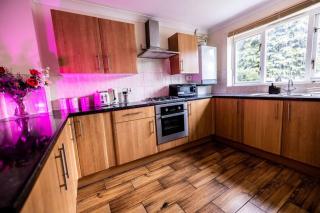 3 Bedrooms House-sofabed-parking-bbqstove-garden - Londra - 0