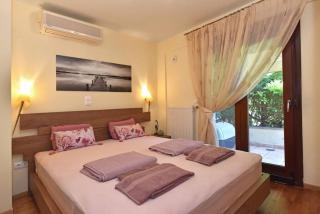 Luxurious Sunny Villa near the beach with a pool - Sane - 9