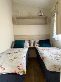 Angie's caravan at Seawick - Saint Osyth - 3