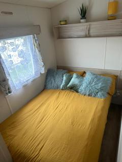 Angie's caravan at Seawick - Saint Osyth - 4