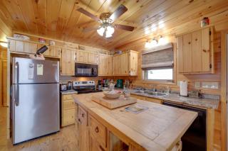 Mtn-View Cabin Deck and Pets Welcome in Murphy - Murphy - 3
