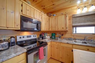 Mtn-View Cabin Deck and Pets Welcome in Murphy - Murphy - 2