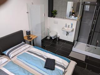 BUSINESS-MOTEL free WiFi & massage, air-con, XXL-Parking - Heimsheim - 6