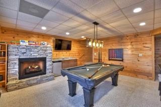 Casa Rustica Cabin with Mountain Views & Hot Tub - Blue Ridge - 0