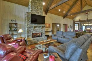 Jupiter On The Mountain w Stunning Views, Hot Tub - Mineral Bluff - 1