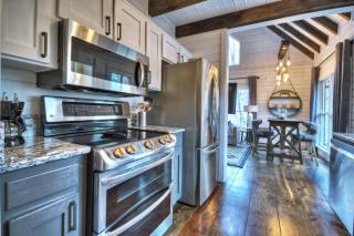 Picture Perfect Cabin with Hot Tub in the BR Mtns - 8