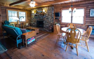 Creekside Hideaway Rustic Cabin - Secluded, Creekside Family Cabin - Topton - 8