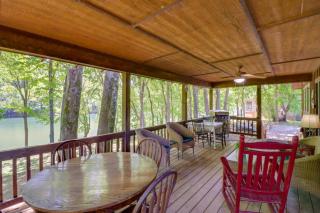 Roomy Riverfront Trout Valley Cabin with Porch! - 8