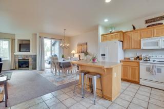 Charming Redmond Townhome with Resort Amenities - Redmond - 3