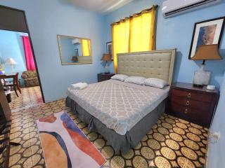 Miramar Unit 2, Comfortable 1BR, King Bed Steps to Rest, Bars & Beach. - San Juan - 2
