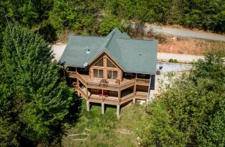 Quiet Haven Mountain Top Cabin - 3 Bedroom Cabin with Breathtaking Views - 0