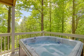 Blue Ridge Getaway with Hot Tub and Seasonal View! - 8