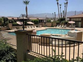 Eye Catching....Beautiful, Cozy, Furnished Condo - Cathedral City - 9