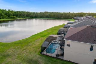 Lake View Vacation Home with Pool and Game Room Near Disney Parks - 2