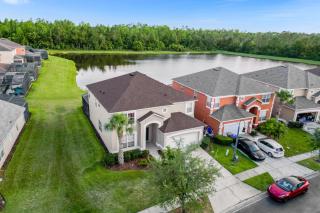 Lake View Vacation Home with Pool and Game Room Near Disney Parks - 4