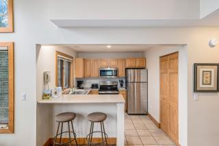 Boyne Mountain Getaway, Unit A - Boyne Falls - 4