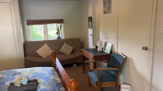 1 Queen Bed and 1 Sofa Bed, Studio B, 25 Glenfell Place, Epsom, Auckland - Auckland - 5