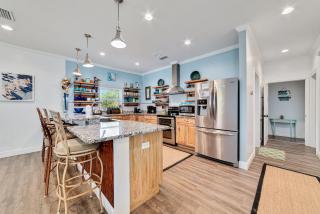 Walk to Beach, Secluded, Gazebo with Grill, 1GiG WiFi, Washer and Dryer, Games - Gulf Shores - 3