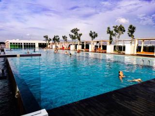 Blue Sky Apartment at Sutera Avenue 5-6 PAX - Kota Kinabalu - 0