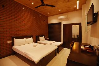 J Hotel - 9