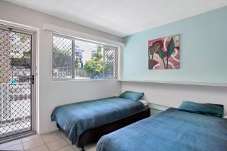 Beachcomber Unit 4 7 Dingle Ave - Caloundra - 6