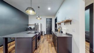Stylish 2nd Floor Apartment with Pool Table Office Space near Churchill Downs - Louisville - 3