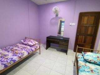 Cosy Homestay Ulu Tiram - Room only - 6