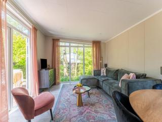 Luxury chalet near Ouddorp with garden - Goedereede - 9